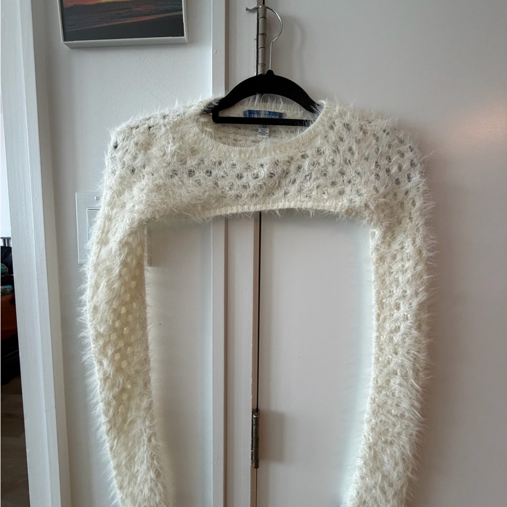 The softest UO shrug - Picture 5 of 8